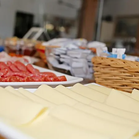 Serafini Free Parking Отель Мизано-Адриатико