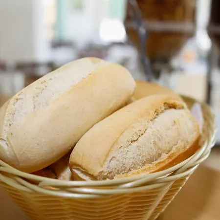 Serafini Free Parking Отель