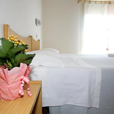 Serafini Free Parking Отель