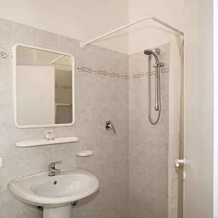 Serafini Free Parking 2*