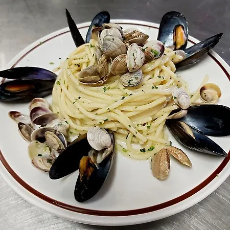 Serafini Free Parking Отель