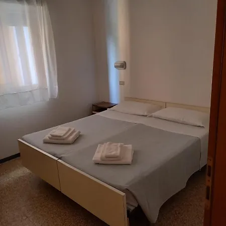 Serafini Free Parking Отель 2*