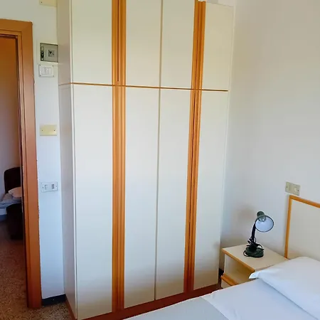 Hotel Serafini Free Parking 2*