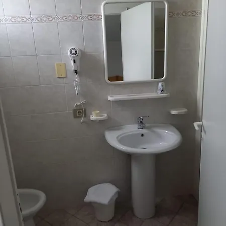 Serafini Free Parking Отель