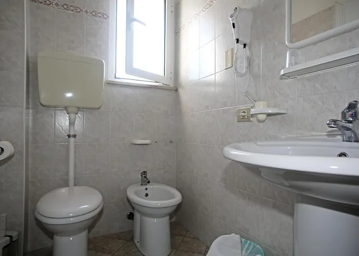 Serafini Free Parking 2*