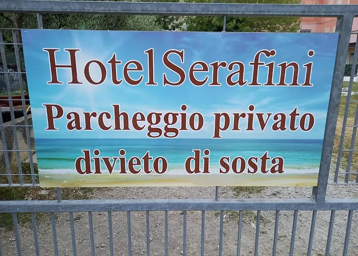 Serafini Free Parking 호텔 2*