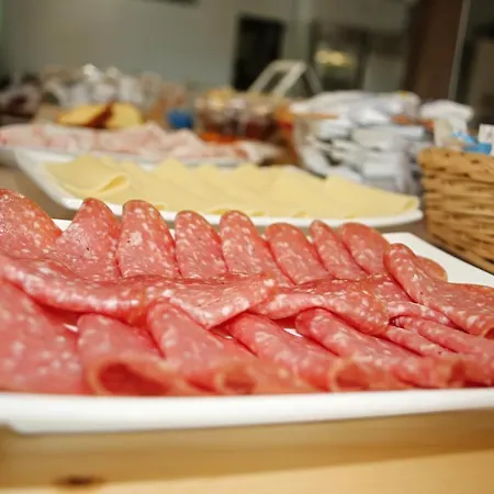 酒店 Serafini Free Parking 米萨诺阿德里亚蒂科