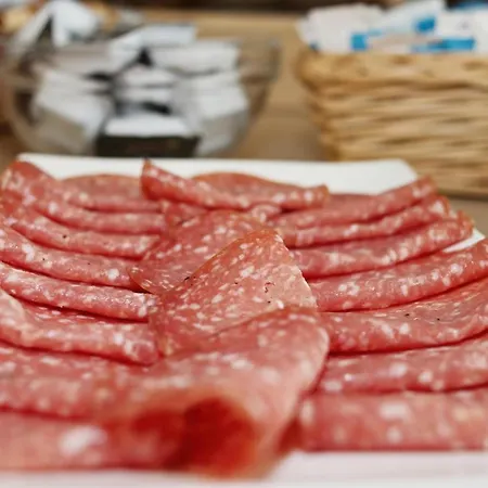 Serafini Free Parking 酒店 2*