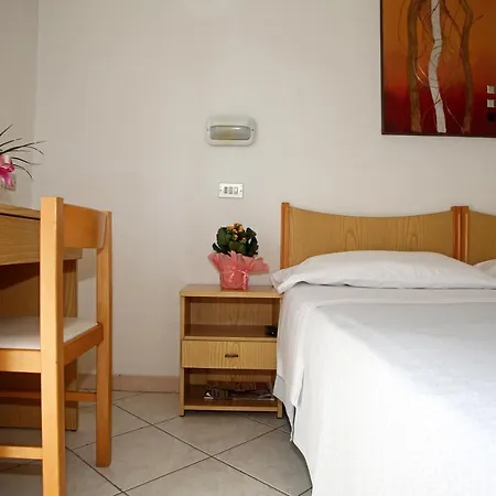 Hotel Serafini Free Parking 2*