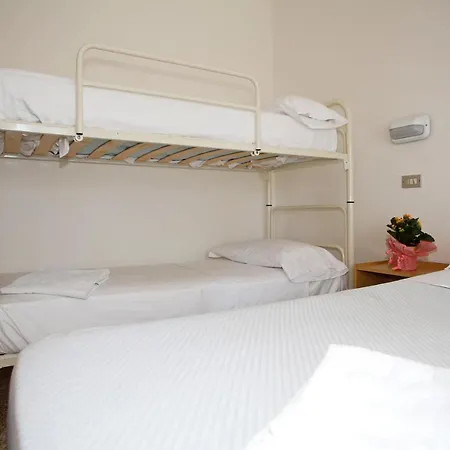 Hotel Serafini Free Parking 2*