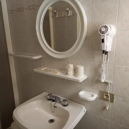 Serafini Free Parking Hotel