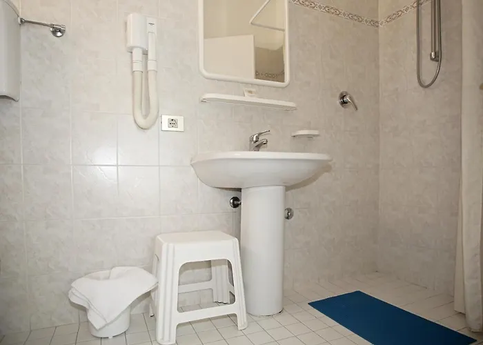 Serafini Free Parking Hotell