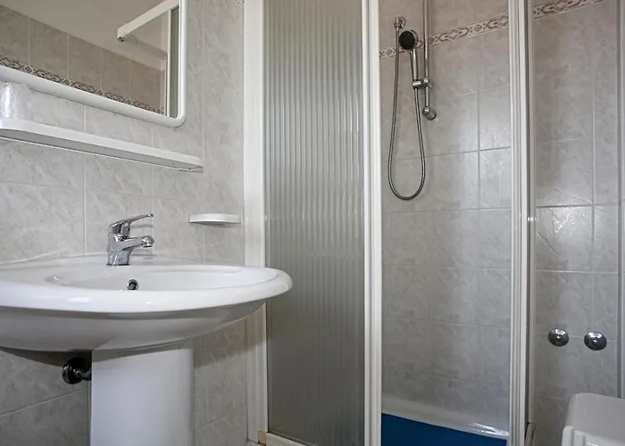 Serafini Free Parking Hotell