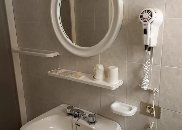 Serafini Free Parking Hotell