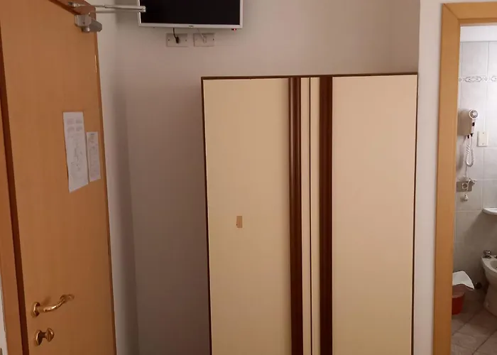 Hotell Serafini Free Parking 2*